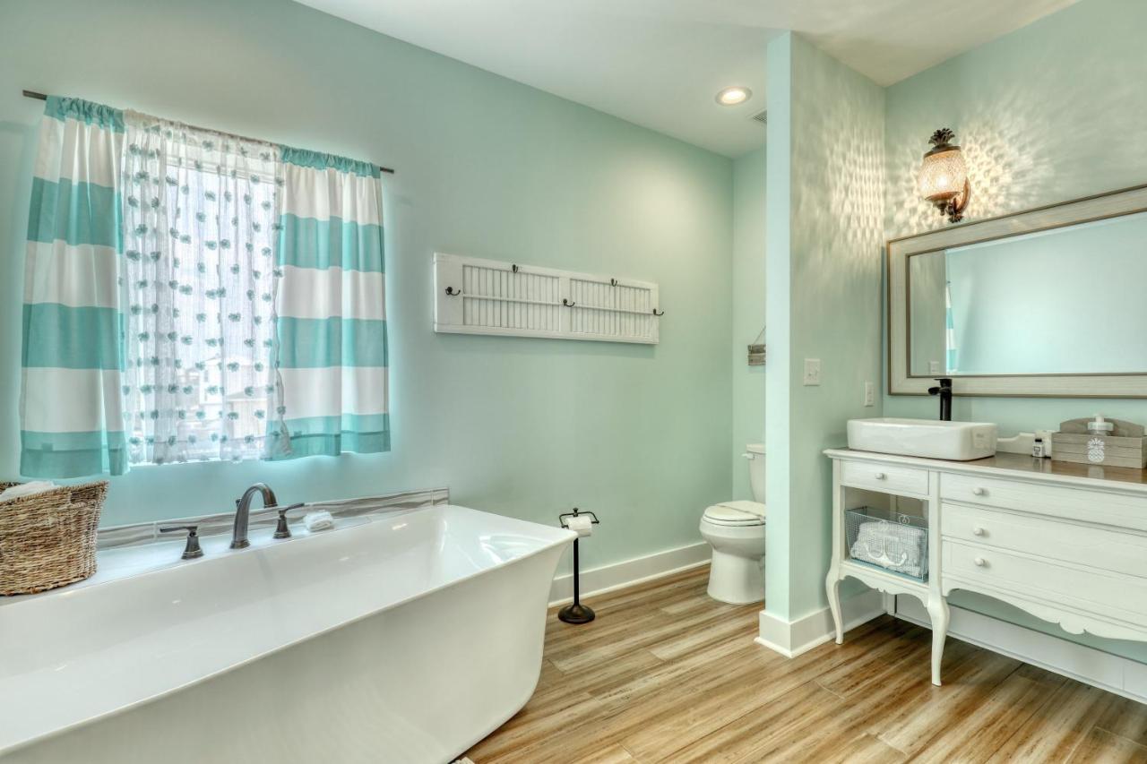 Salty Seahorse - Waterfront! Pet Friendly! Game Room, Pool Table, Beautiful Views - Room For The Whole Family Home Dauphin Island Ngoại thất bức ảnh